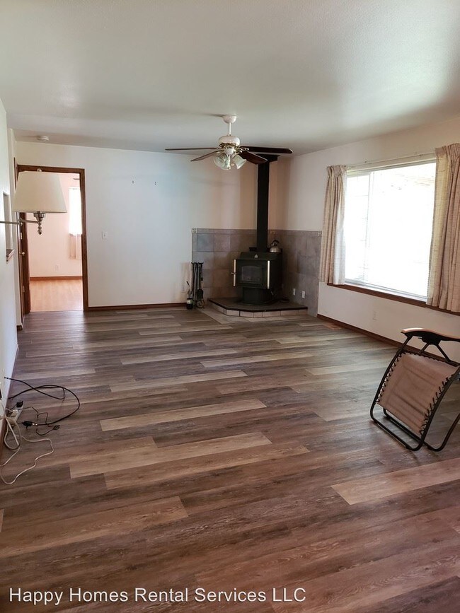 Building Photo - 5 br, 4 bath House - 31825 N. Barbara Ave.