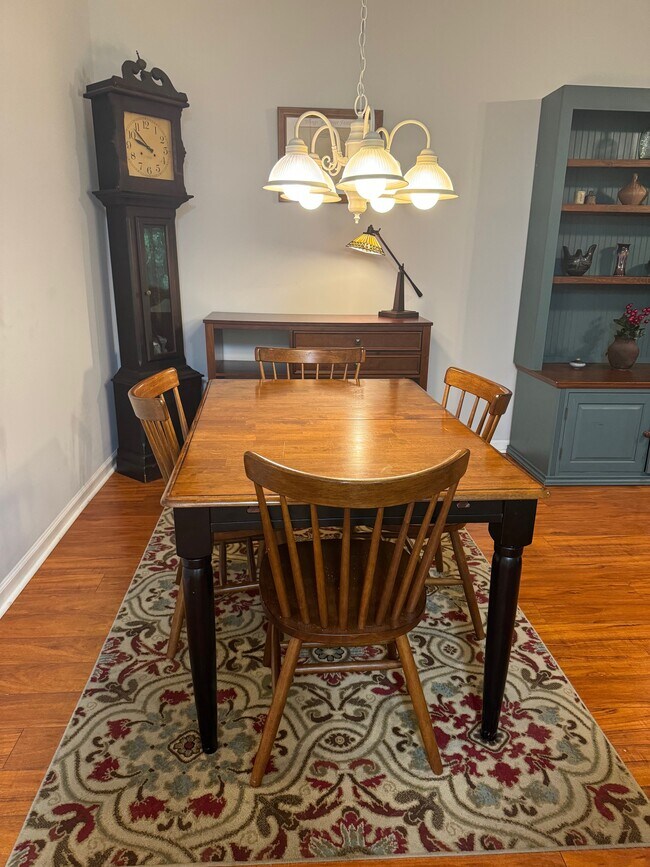 Building Photo - 100 Lazy Willow Ln