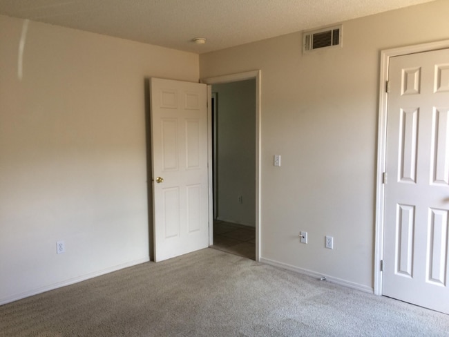 Building Photo - 610 24th St