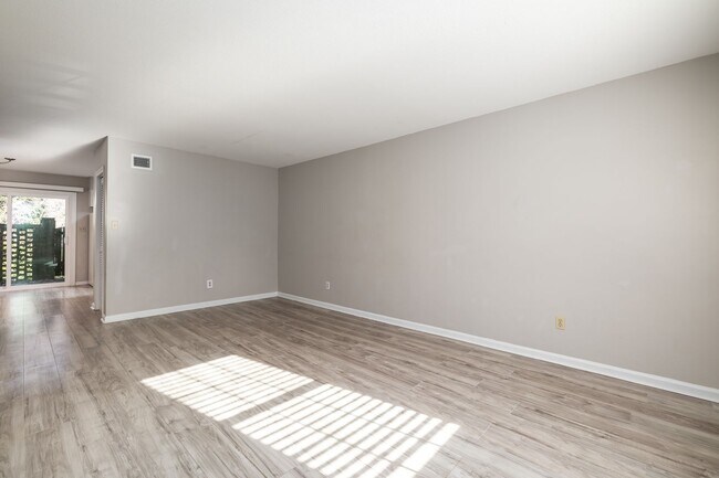 Foto del edificio - Comfortable townhome in High Point NC