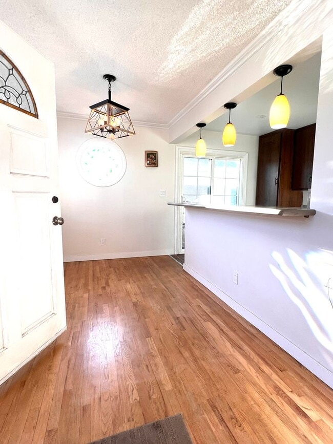 Building Photo - Private 3BR/2BA Cottage Retreat- Detached Home w/Backyard, Washer & Dryer