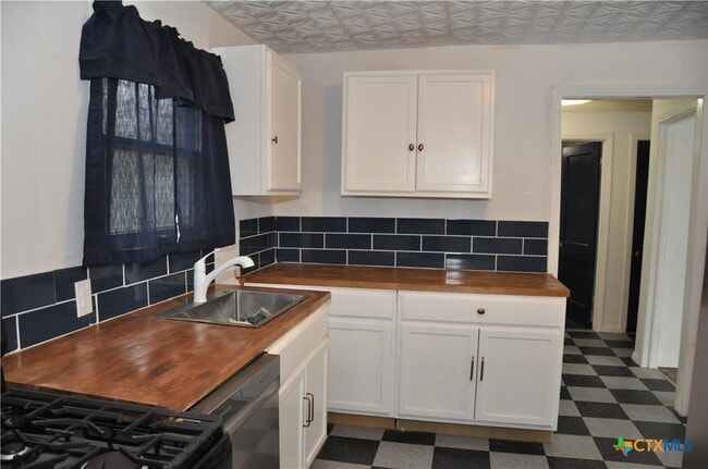 Foto del edificio - 1408 E Avenue D