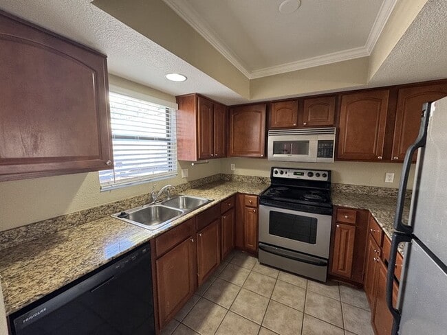 Building Photo - 3420 W Danbury Dr