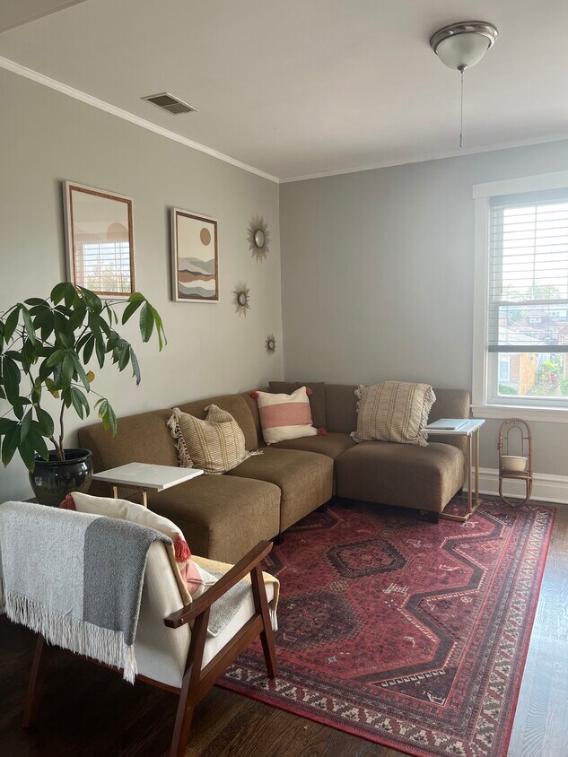 Living Room - 4545 N Austin Ave