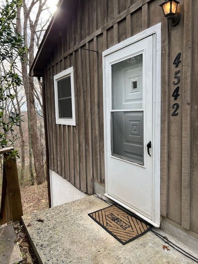 Building Photo - Morganton Rental Close to Lake James!