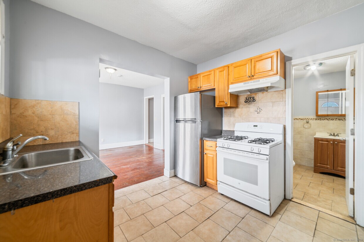 Foto principal - 705 Dixwell Ave
