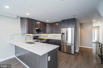Building Photo - 1434 Clymer St