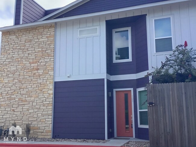 Building Photo - 8922 Menchaca Rd