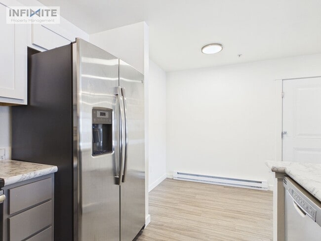 Building Photo - Modern 2 Bed / 2 Bath Apartment with Fireplace & Stainless Appliances