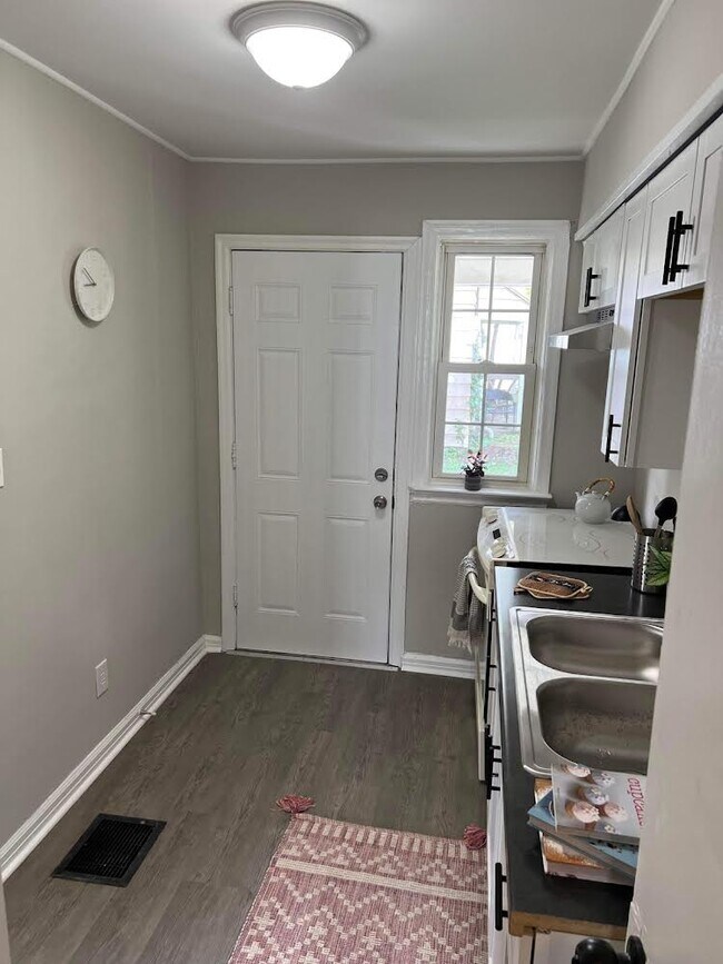 Foto del edificio - 347 N Roosevelt Ave