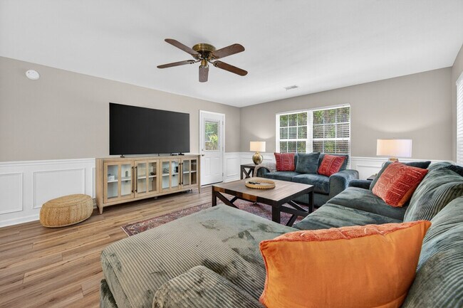 Foto del edificio - 641 Blue Stem Dr