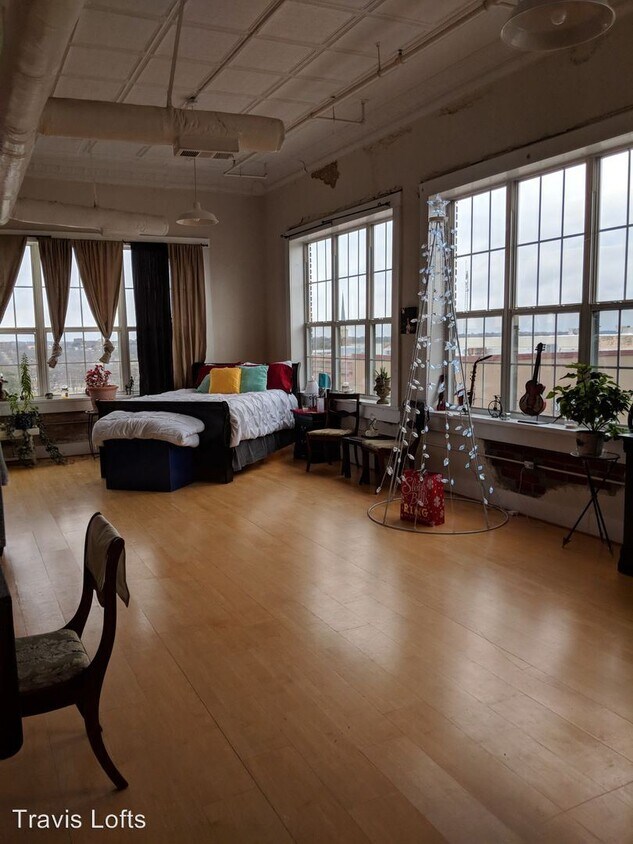 Foto del edificio - 225 N Travis St