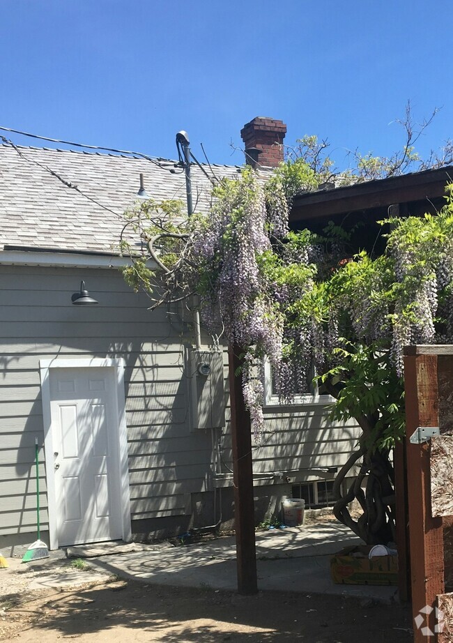 Building Photo - 1987 Plumas St