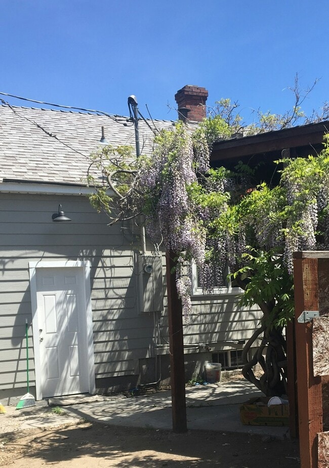 Building Photo - 1987 Plumas St