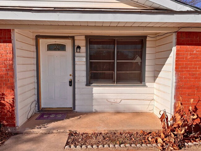 Building Photo - 3 Bed 1.5 Bath In City View