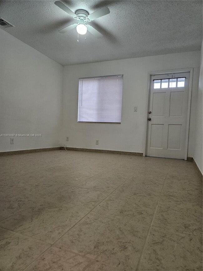 Foto del edificio - 2245 Freedom St