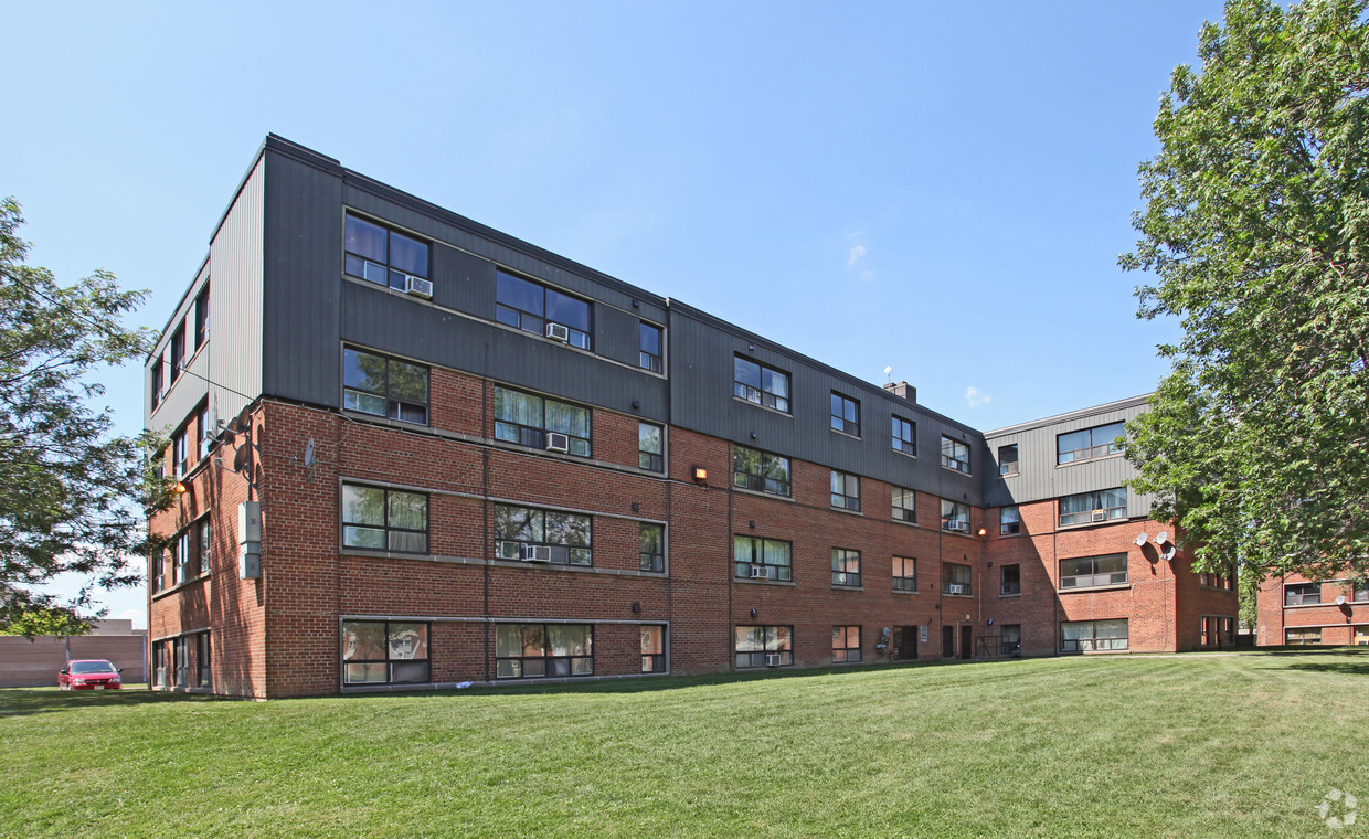 Building Photo - 3 Old Meadow Ln