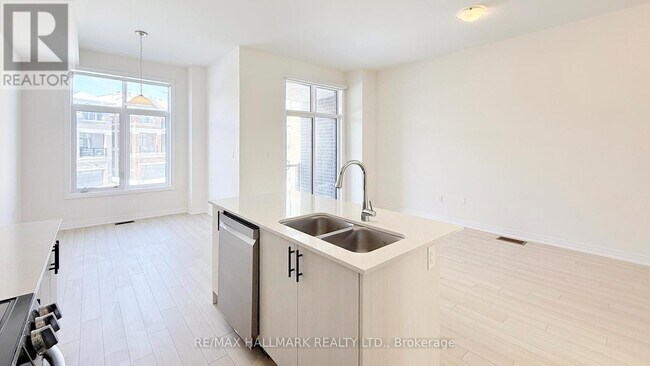 Photo du bâtiment - 80 Lunay Dr.