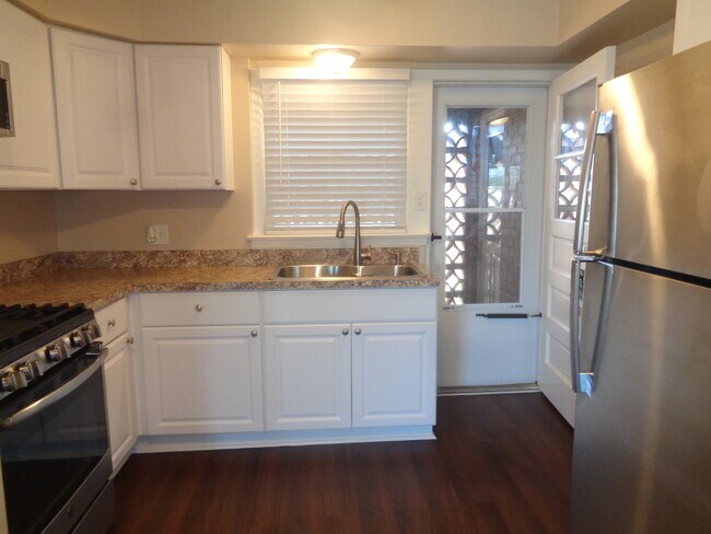 Building Photo - 3182 W Meadow Ln Dr