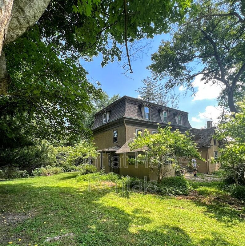 Primary Photo - 1486 River Rd
