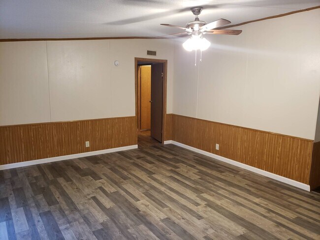 Foto del edificio - 2439 Barkers Creek Rd
