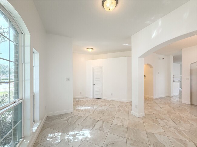 Building Photo - 18126 Golden Falls Ln