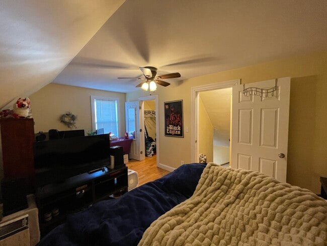 Building Photo - 5 Irving St