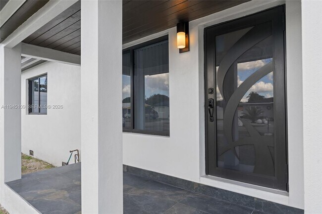 Foto del edificio - 3030 NW 99th St