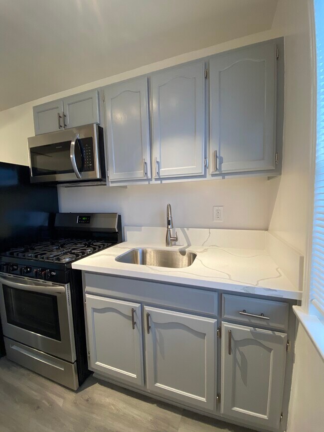 Building Photo - 1210 N Berendo St
