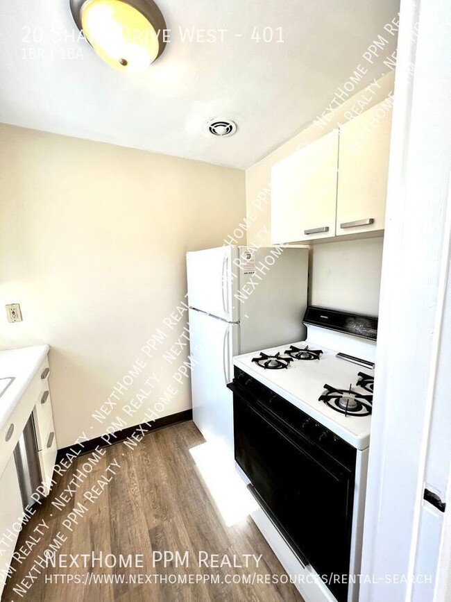 Foto del edificio - May 1st, Uptown Mt Lebanon 1 Bedroom w/ ga...