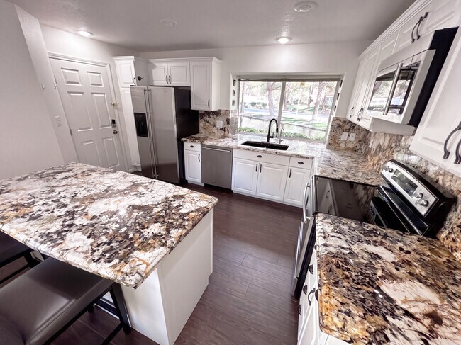 Foto del edificio - 7068 Bright Springs Ct