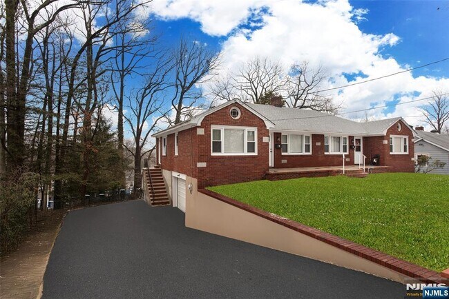 Building Photo - 76 Farview Terrace