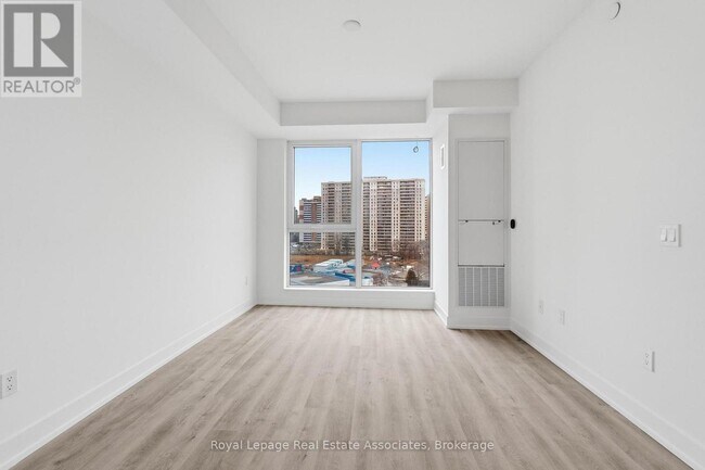 Photo du bâtiment - 25 Cordova Ave