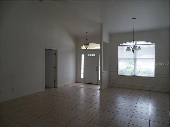 Building Photo - $1,795 ** 3 Bed / 2 Bath * Single Family Home