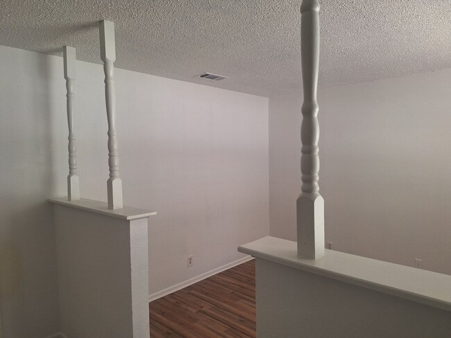 Building Photo - 6005 Barry Dr