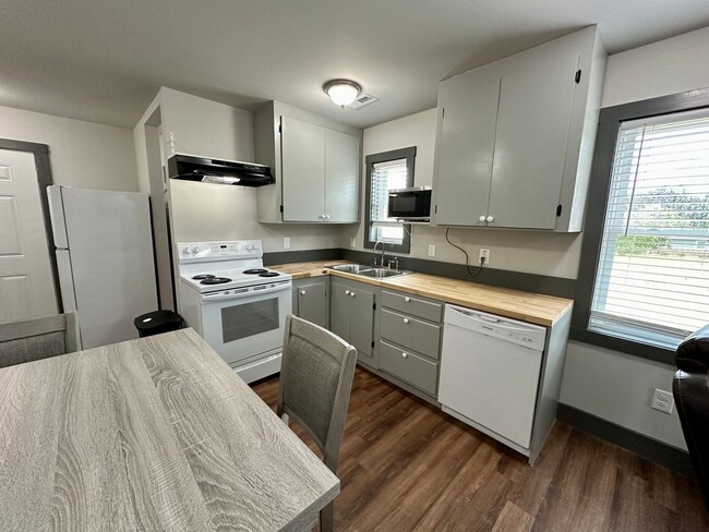 Building Photo - New Construction-Fully Furnished & Utiliti...