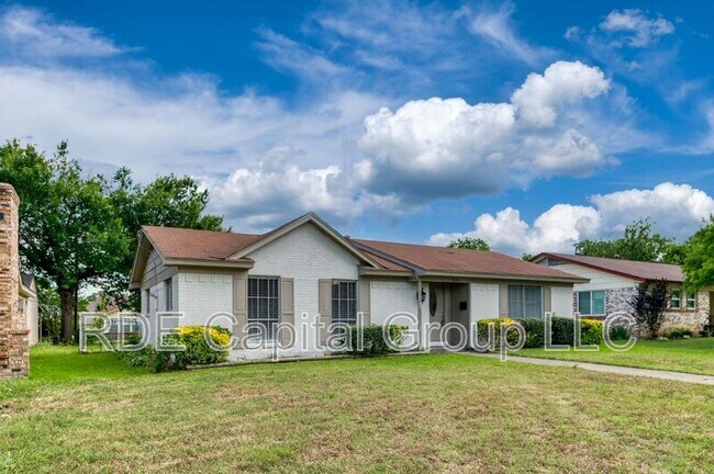 Foto del edificio - 2726 Starcrest Ln