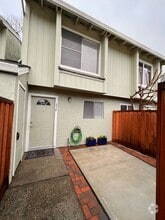 Building Photo - 690 Racquet Club Cir