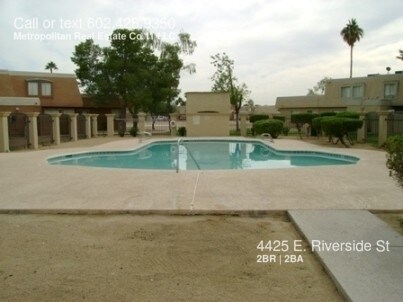 Foto del edificio - 4425 E Riverside St