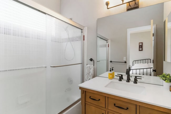 Building Photo - 2306 Beacham Dr