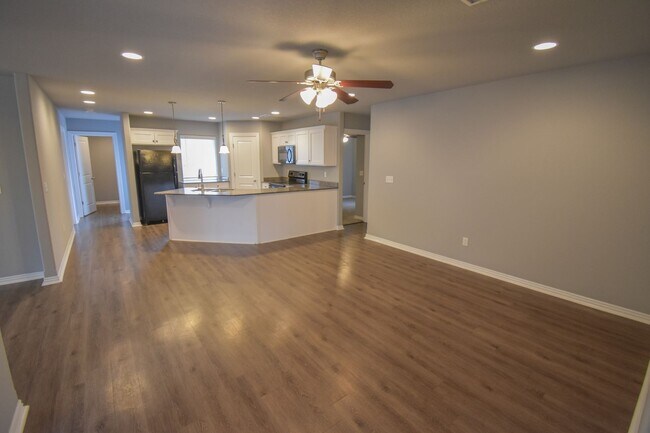 Foto del edificio - Nice 4 Bedroom Upscale Home In The Heart o...