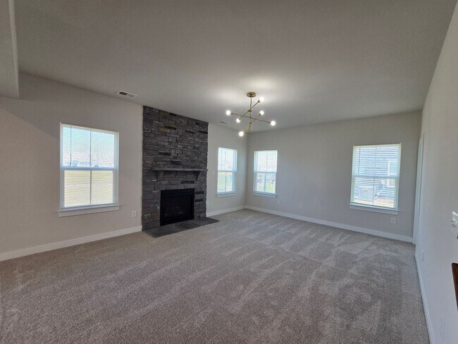 Foto del edificio - Immaculate 3, Bed, 2.5 Bath Home Minutes from the VA/NC Line