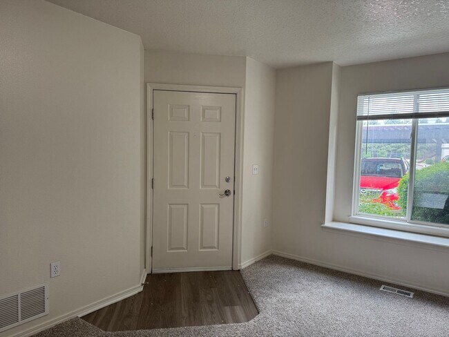 Foto del edificio - 4343 W Rose Hl St