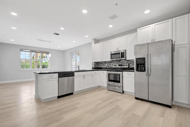 Building Photo - 1635 N Federal Hwy