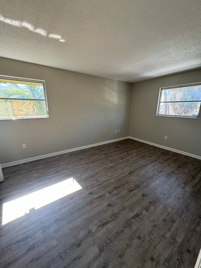 Building Photo - 1852 Meadow Ave