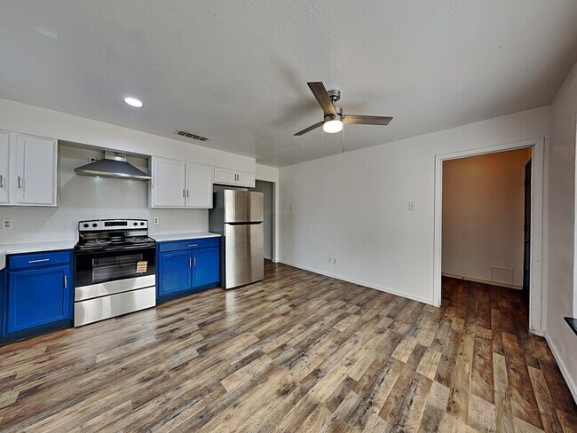 Building Photo - 5106 Woodmeadow Dr