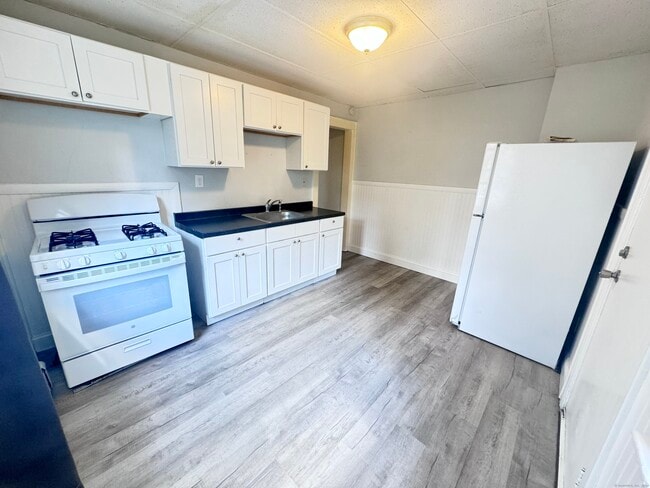 Building Photo - 26 Bradley Ave