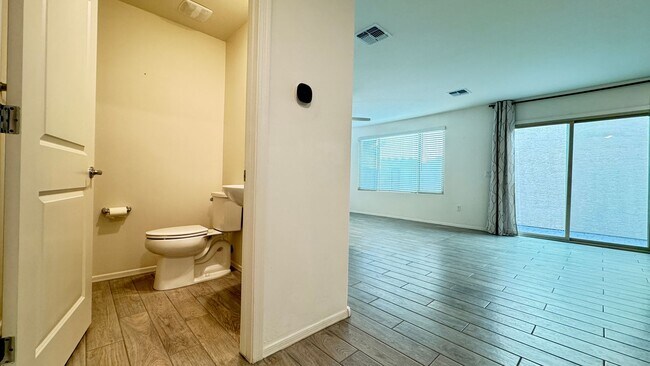 Building Photo - North Central (Mountain and Prince)  2 story, 3 bed, 2.5 bath home with 2 car garage!