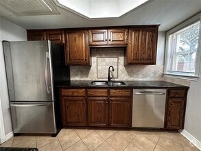 Building Photo - 6451 Oriole Dr