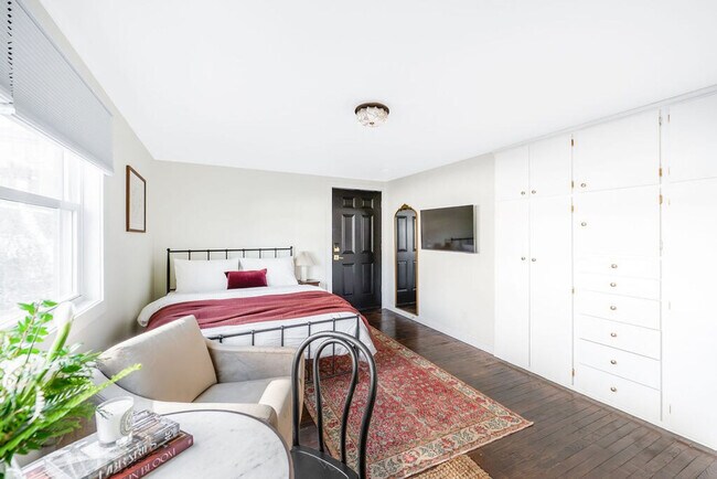 Foto del edificio - 200 S Henry St